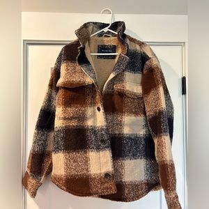Abercrombie Sherpa-lined shirt jacket, size large.